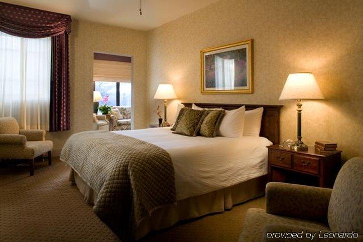 Majestic Hotel Chicago Room photo